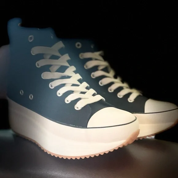 Winnona Lace-Up Platform Sneaker
MADDEN GIRL NWT size 7.5 - Picture 9 of 16